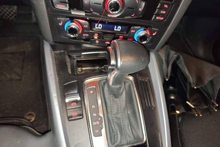Used Audi Q5 2013 40 TFSI Technology Edition Gear Lever