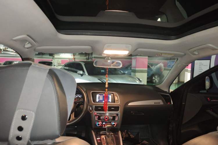 Used Audi Q5 2013 40 TFSI Technology Edition Headliner