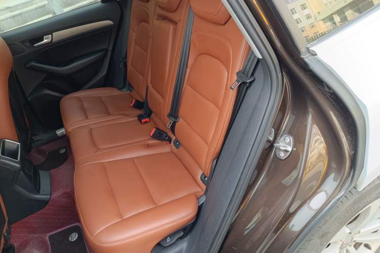 Used Audi Q5 2013 40 TFSI Ambition Left Rear Seat