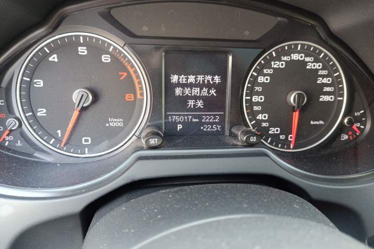 Used Audi Q5 2013 40 TFSI Ambition Odometer Close Up