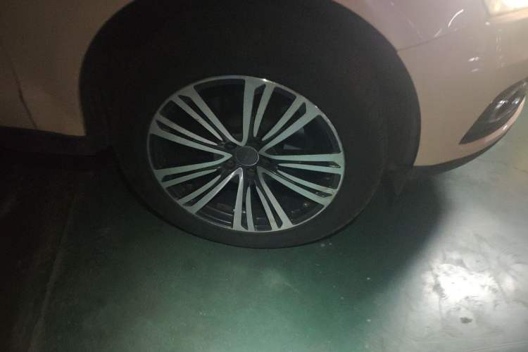 Used Audi Q5 2013 40 TFSI Comfort Edition Right Front Wheel Hub