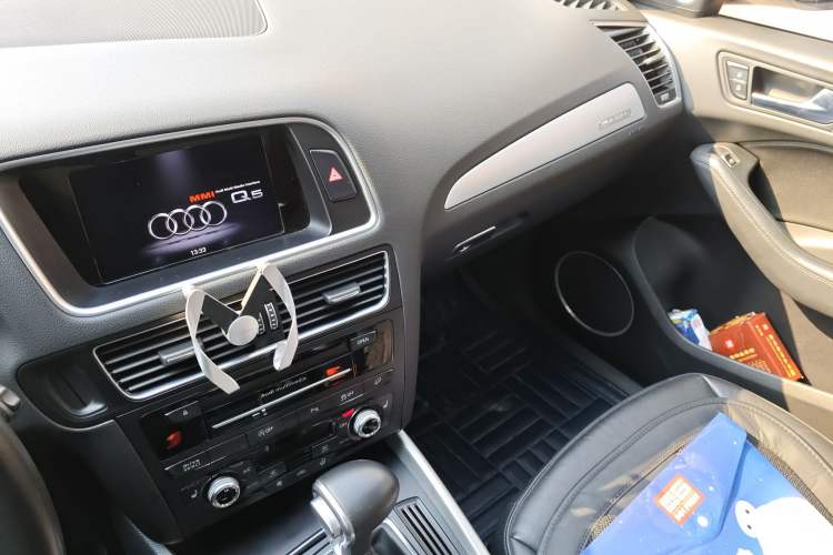 Used Audi Q5 2013 45 TFSI quattro Sport Edition Audio And AC Panel