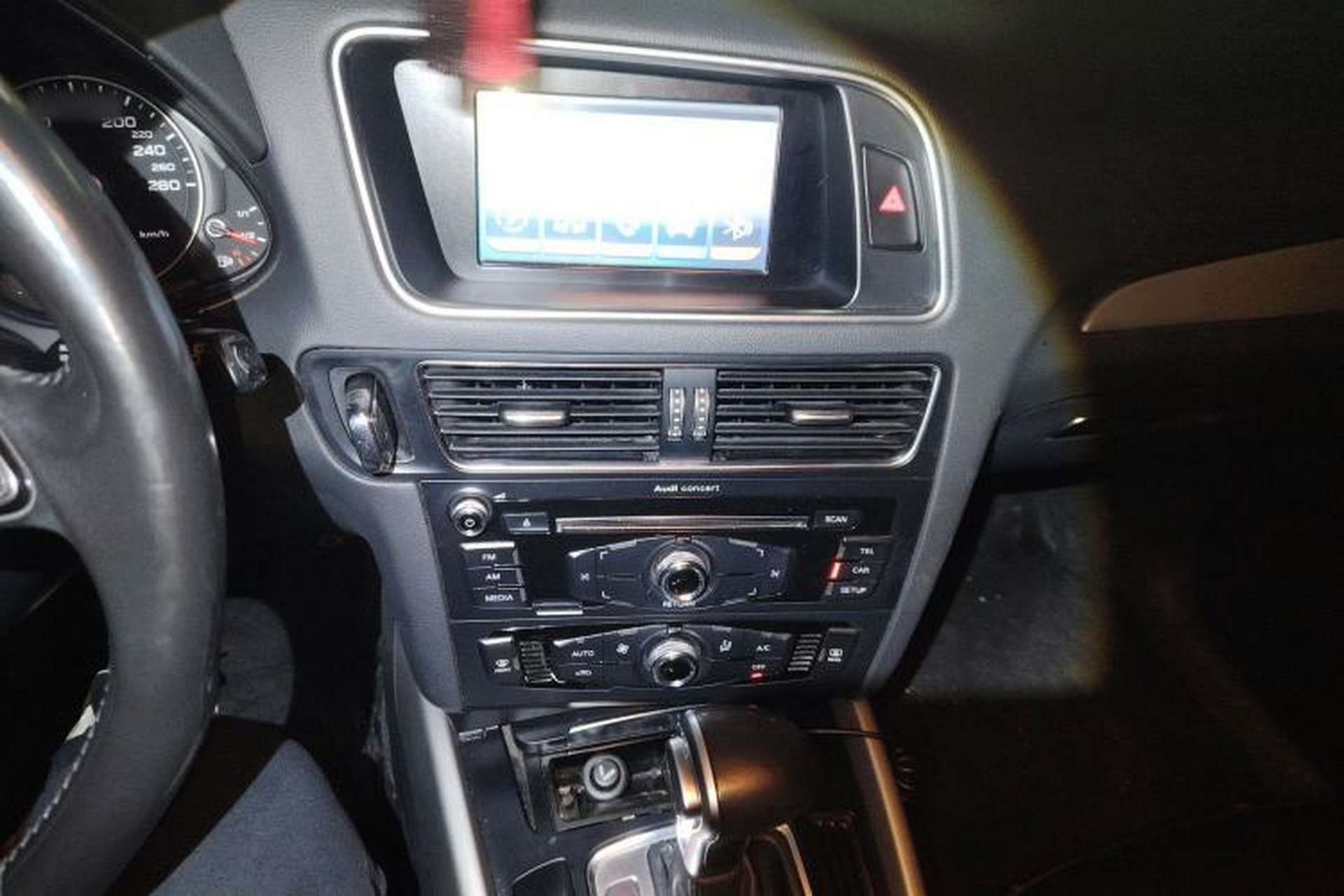Used Audi Q5 2013 40 TFSI Ambition Audio And AC Panel