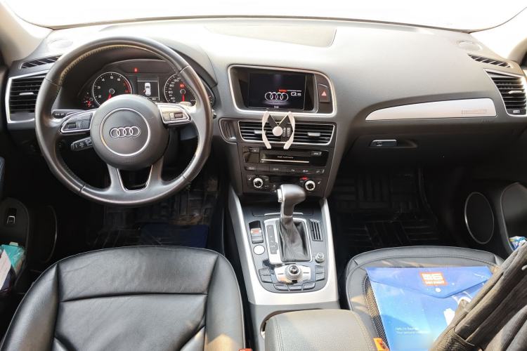 Used Audi Q5 2013 45 TFSI quattro Sport Edition Center Console