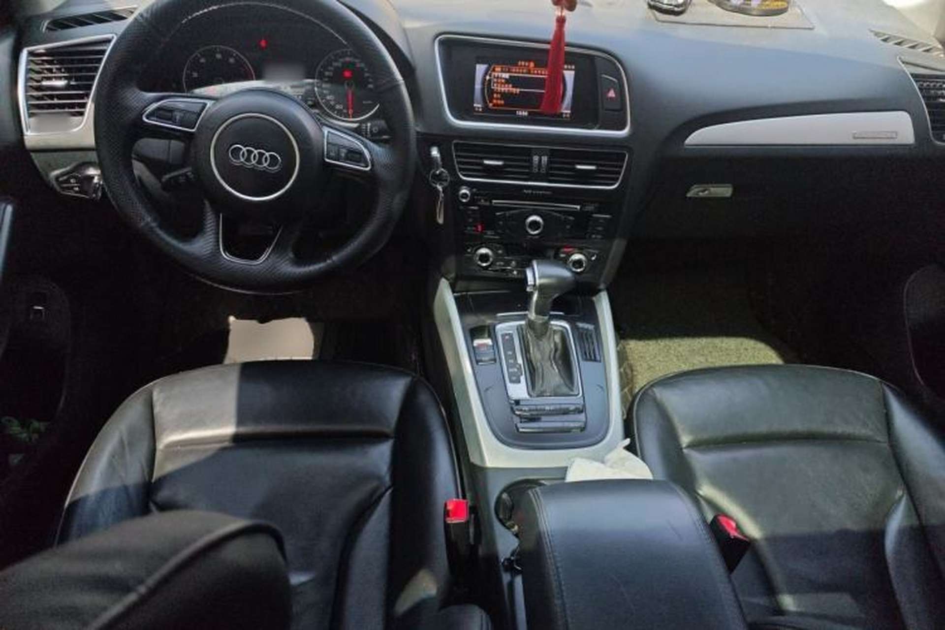 Used Audi Q5 2013 40 TFSI Ambition Center Console