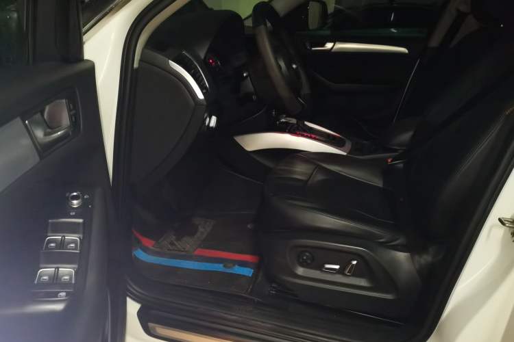 Used Audi Q5 2013 40 TFSI Technology Edition Driver Seat