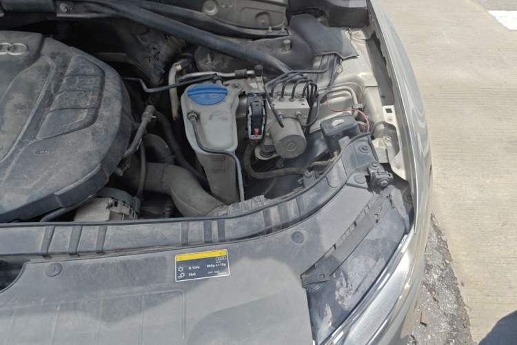 Used Audi Q5 2013 40 TFSI Technology Edition Engine Bay Left