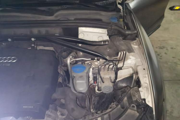 Used Audi Q5 2013 40 TFSI Technology Edition Engine Bay Left