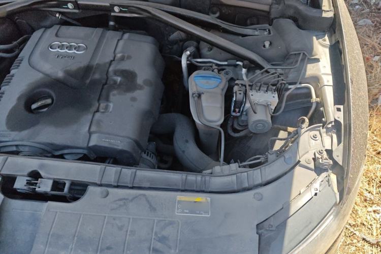 Used Audi Q5 2013 40 TFSI Ambition Engine Bay Left