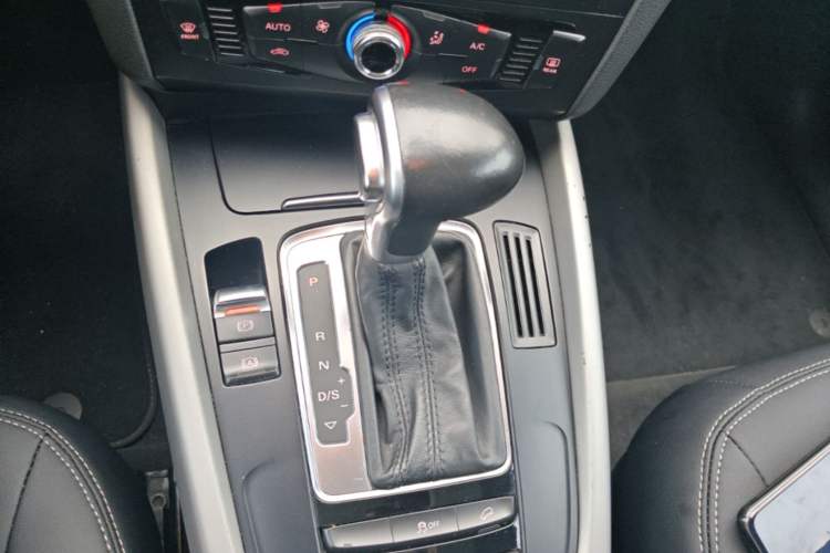 Used Audi Q5 2013 40 TFSI Ambition Gear Lever