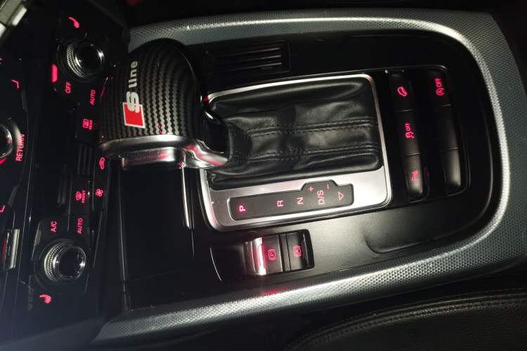 Used Audi Q5 2013 40 TFSI Technology Edition Gear Lever