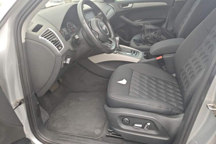 Used Audi Q5 2013 40 TFSI Ambition Left Front Seat