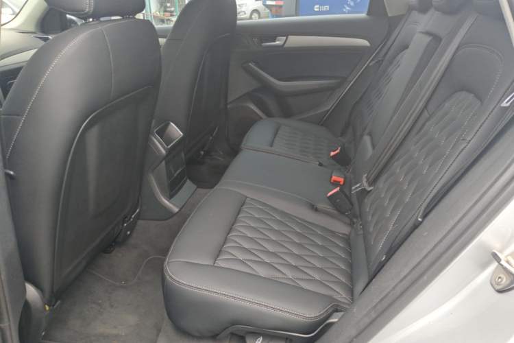 Used Audi Q5 2013 40 TFSI Ambition Left Rear Seat