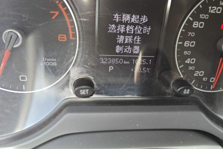 Used Audi Q5 2013 40 TFSI Technology Edition Odometer Close Up