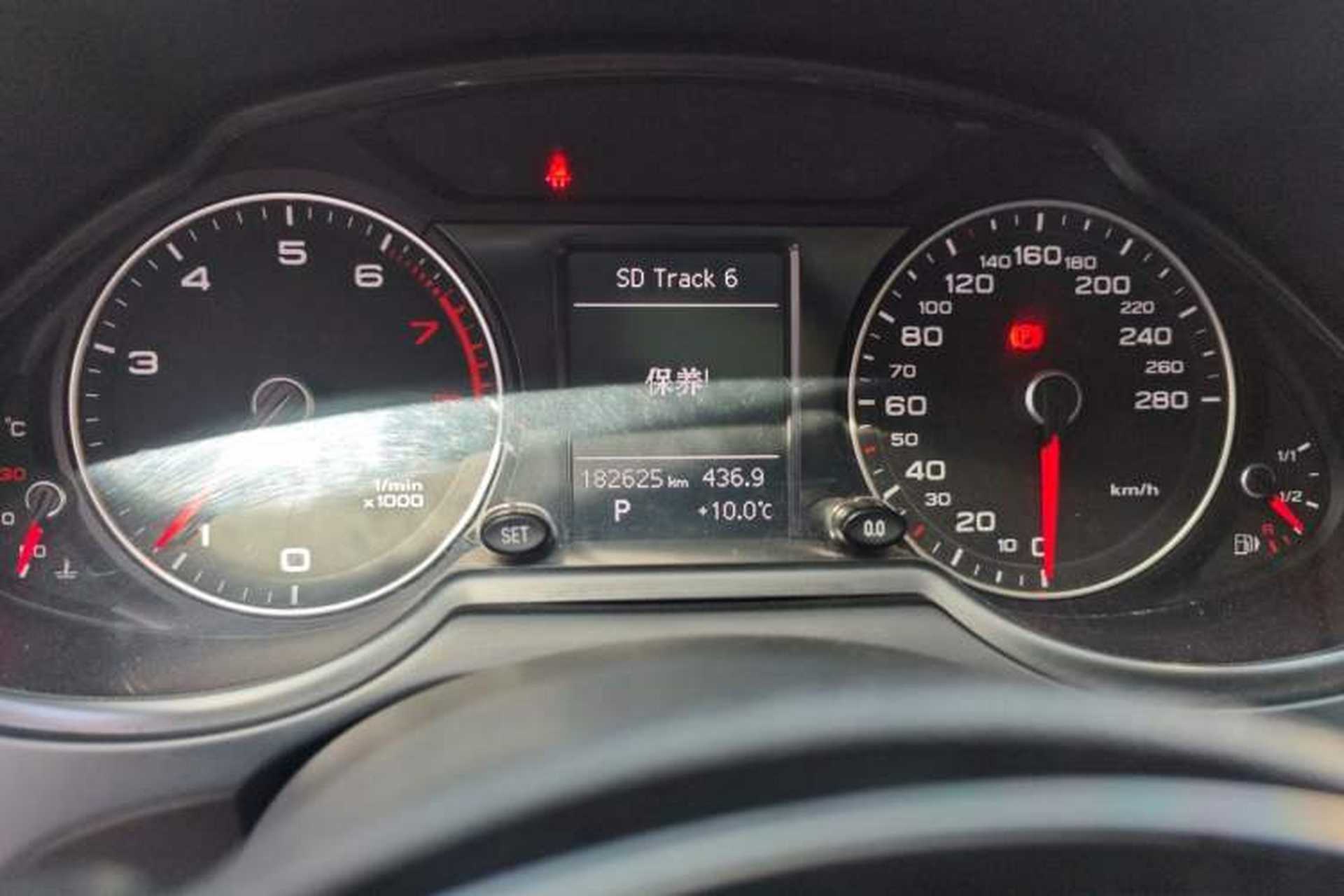 Used Audi Q5 2013 40 TFSI Ambition Odometer Close Up