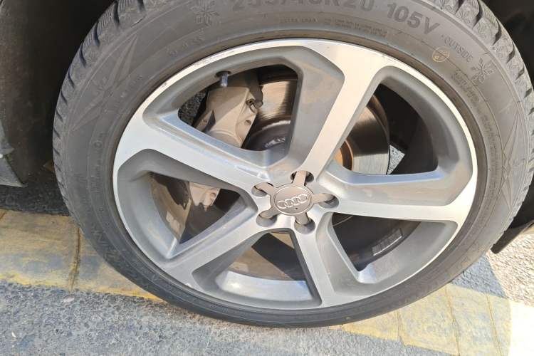 Used Audi Q5 2013 45 TFSI quattro Sport Edition Right Front Wheel Hub