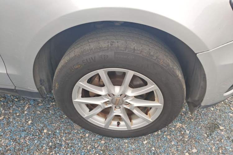 Used Audi Q5 2013 40 TFSI Ambition Right Front Wheel Hub