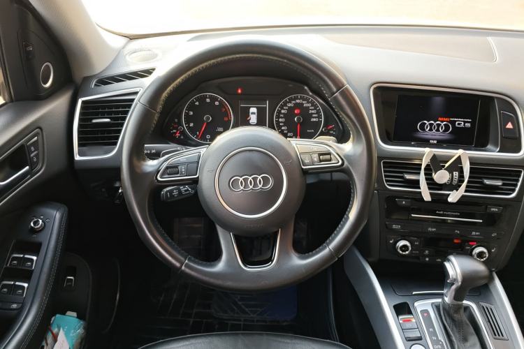 Used Audi Q5 2013 45 TFSI quattro Sport Edition Steering Wheel