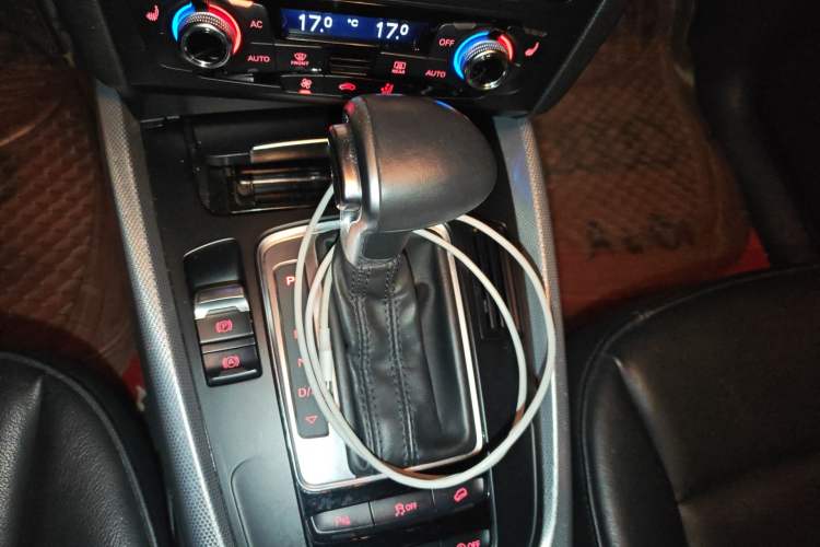 Used Audi Q5 2013 40 TFSI Technology Edition Gear Lever