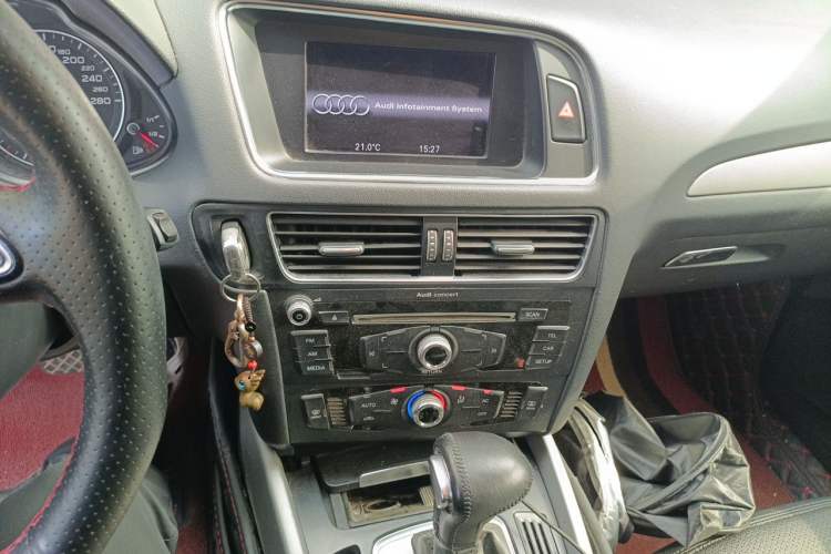 Used Audi Q5 2013 40 TFSI Ambition Audio And AC Panel