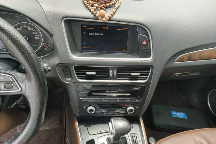 Used Audi Q5 2013 40 TFSI Comfort Edition Audio And AC Panel