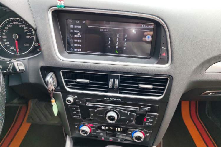 Used Audi Q5 2013 40 TFSI Technology Edition Audio And AC Panel