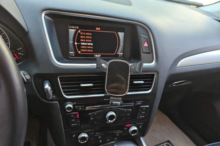 Used Audi Q5 2013 40 TFSI Technology Edition Audio And AC Panel