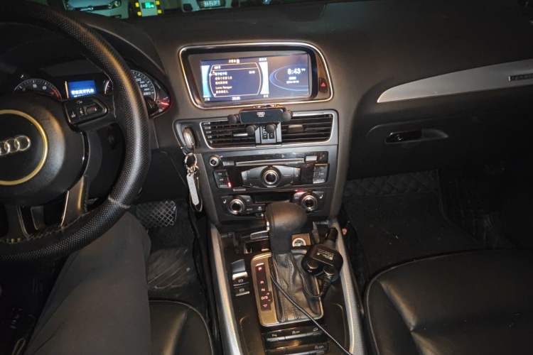 Used Audi Q5 2013 40 TFSI Technology Edition Audio And AC Panel