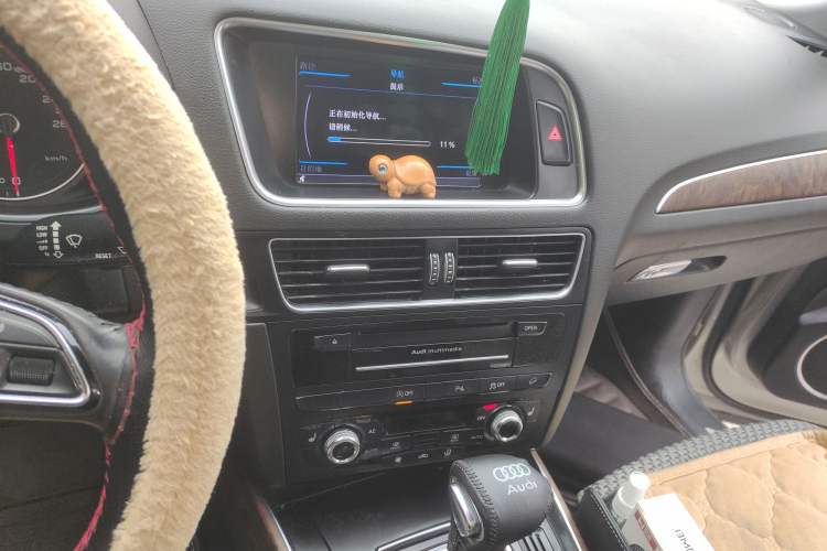 Used Audi Q5 2013 40 TFSI Comfort Edition Audio And AC Panel