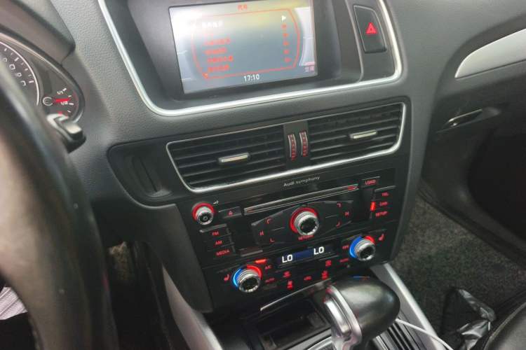 Used Audi Q5 2013 40 TFSI Technology Edition Audio And AC Panel