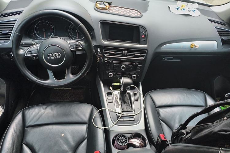 Used Audi Q5 2013 40 TFSI Technology Edition Center Console