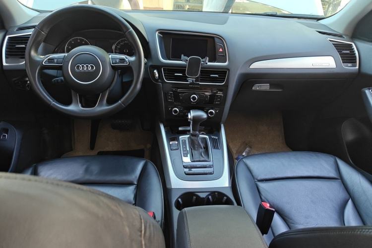 Used Audi Q5 2013 40 TFSI Technology Edition Center Console