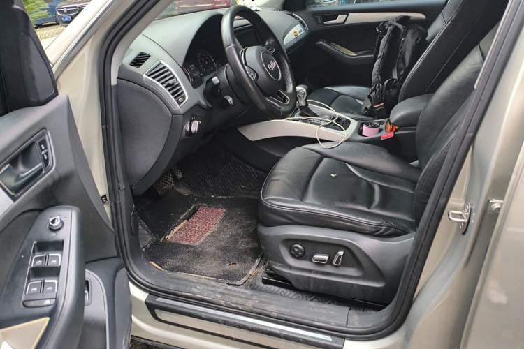 Used Audi Q5 2013 40 TFSI Technology Edition Driver Seat