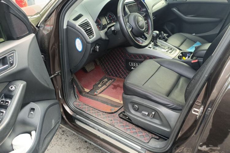 Used Audi Q5 2013 40 TFSI Ambition Driver Seat