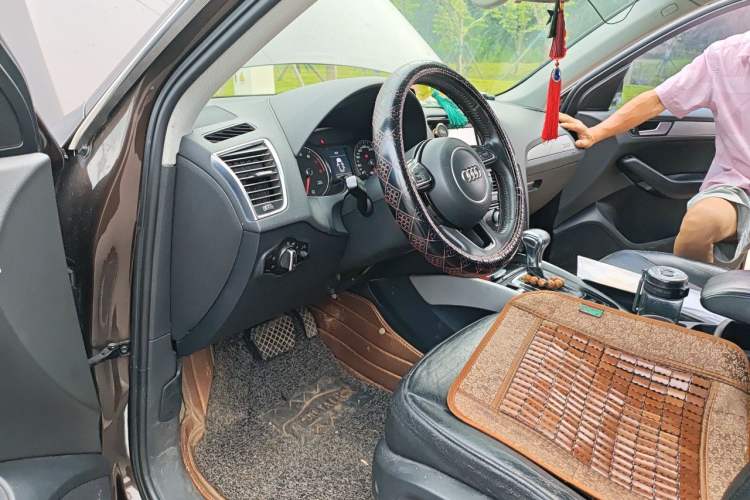 Used Audi Q5 2013 40 TFSI Ambition Driver Seat