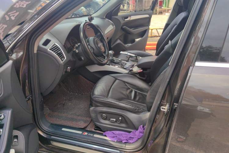 Used Audi Q5 2013 40 TFSI Technology Edition Driver Seat