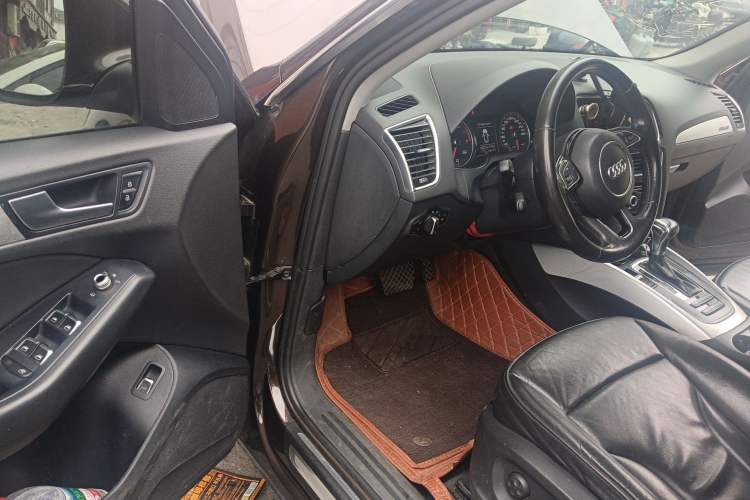 Used Audi Q5 2013 40 TFSI Technology Edition Driver Seat