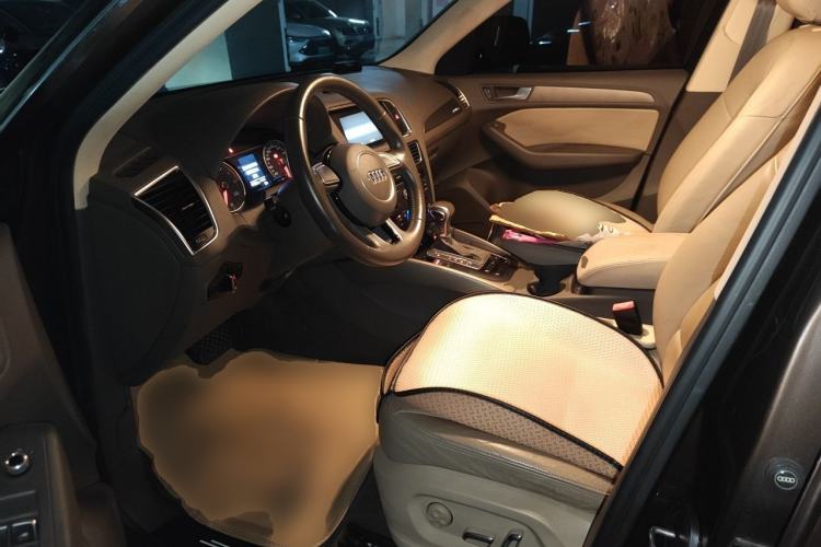 Used Audi Q5 2013 40 TFSI Ambition Driver Seat