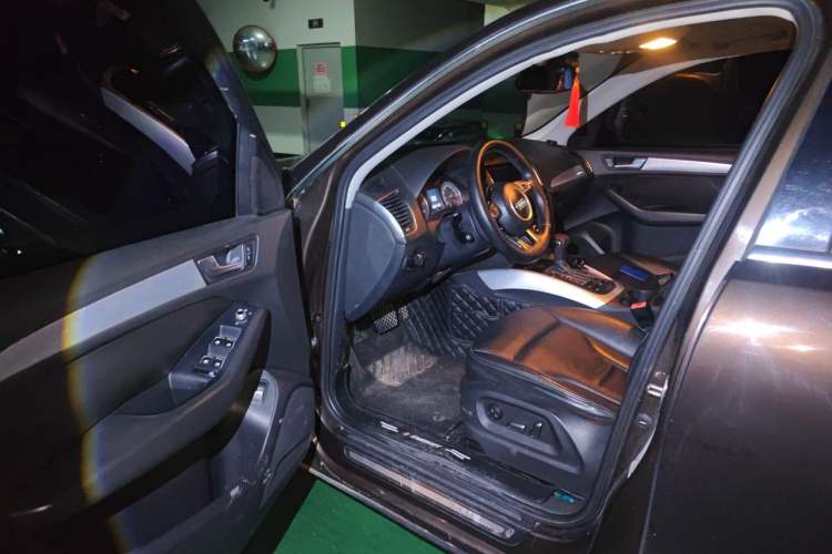 Used Audi Q5 2013 40 TFSI Technology Edition Driver Seat