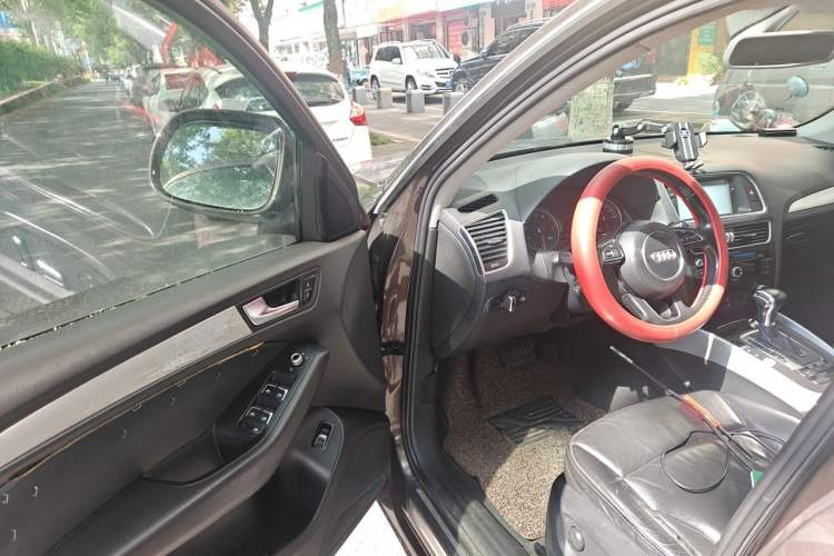 Used Audi Q5 2013 40 TFSI Technology Edition Driver Seat