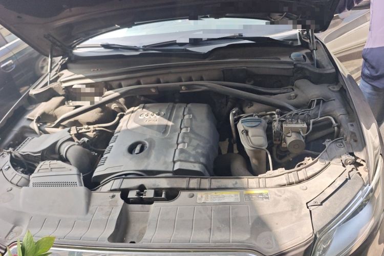 Used Audi Q5 2013 40 TFSI Ambition Engine Bay