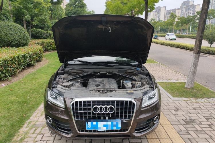 Used Audi Q5 2013 40 TFSI Comfort Edition Engine Bay