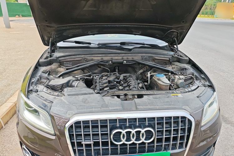 Used Audi Q5 2013 40 TFSI Ambition Engine Bay