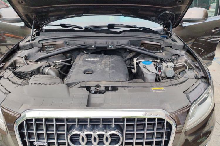 Used Audi Q5 2013 40 TFSI Technology Edition Engine Bay