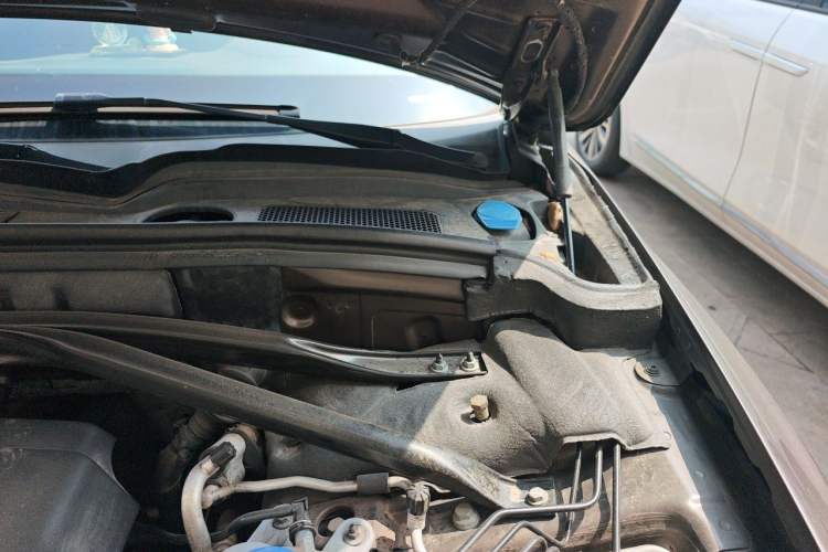 Used Audi Q5 2013 40 TFSI Technology Edition Engine Bay Left