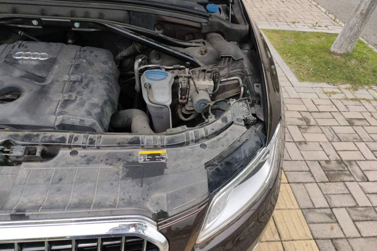 Used Audi Q5 2013 40 TFSI Comfort Edition Engine Bay Left