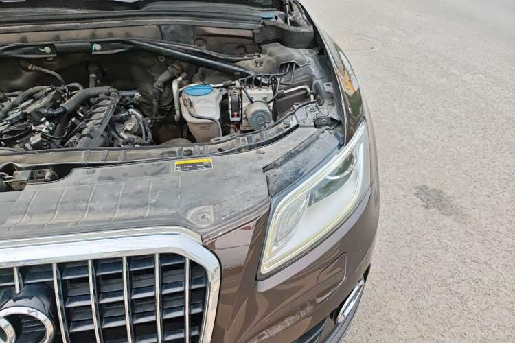 Used Audi Q5 2013 40 TFSI Ambition Engine Bay Left