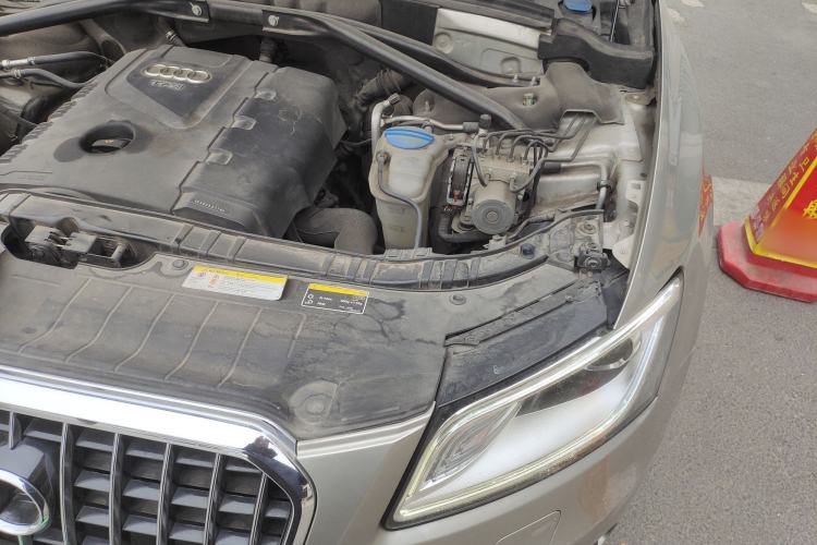 Used Audi Q5 2013 40 TFSI Comfort Edition Engine Bay Left