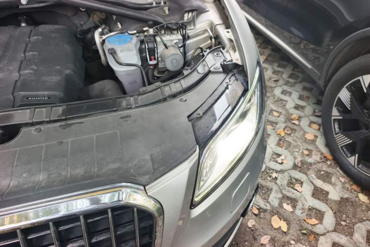 Used Audi Q5 2013 40 TFSI Technology Edition Engine Bay Left