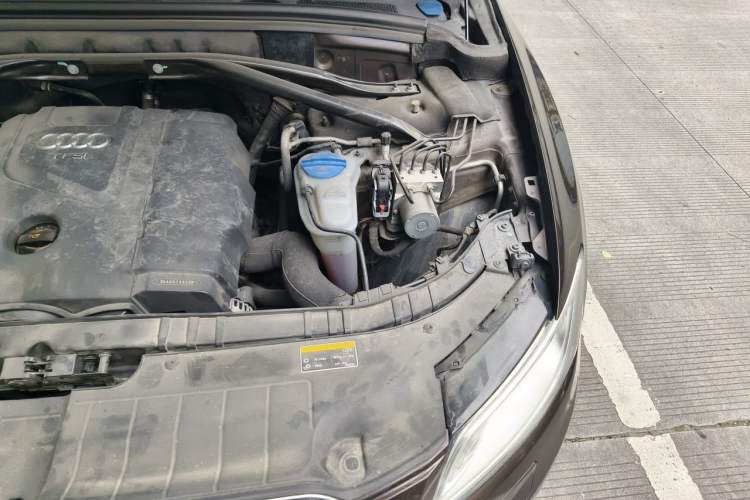 Used Audi Q5 2013 40 TFSI Technology Edition Engine Bay Left